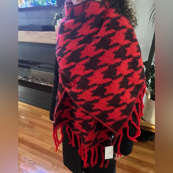 DKNY Women's Oversized Houndstooth Scarf Red/Black - Picture 3 of 5